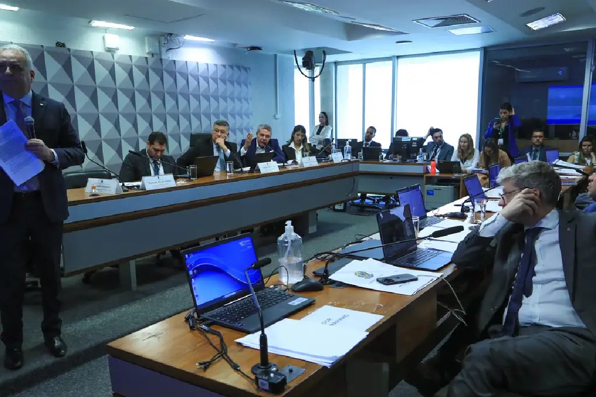 CPMI do INSS adia decisão sobre convocar Jorge Messias e concentra sessão em depoimentos