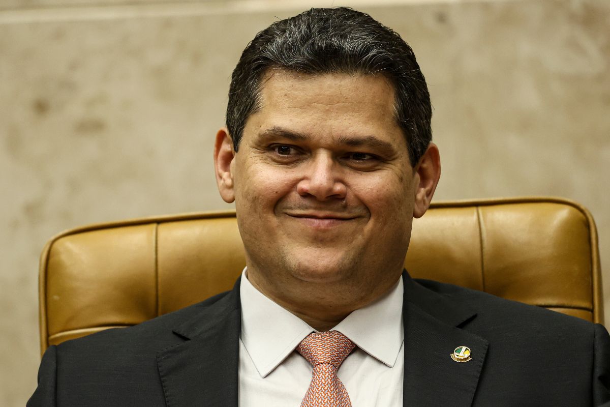 Morning Call: Davi Alcolumbre sinaliza votação do veto da dosimetria de condenações do 8/1