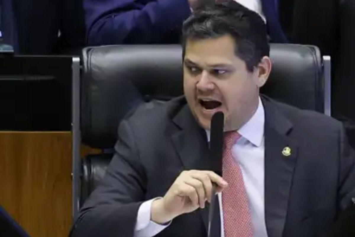 Alcolumbre cancela sabatina de Jorge Messias para entrar no STF