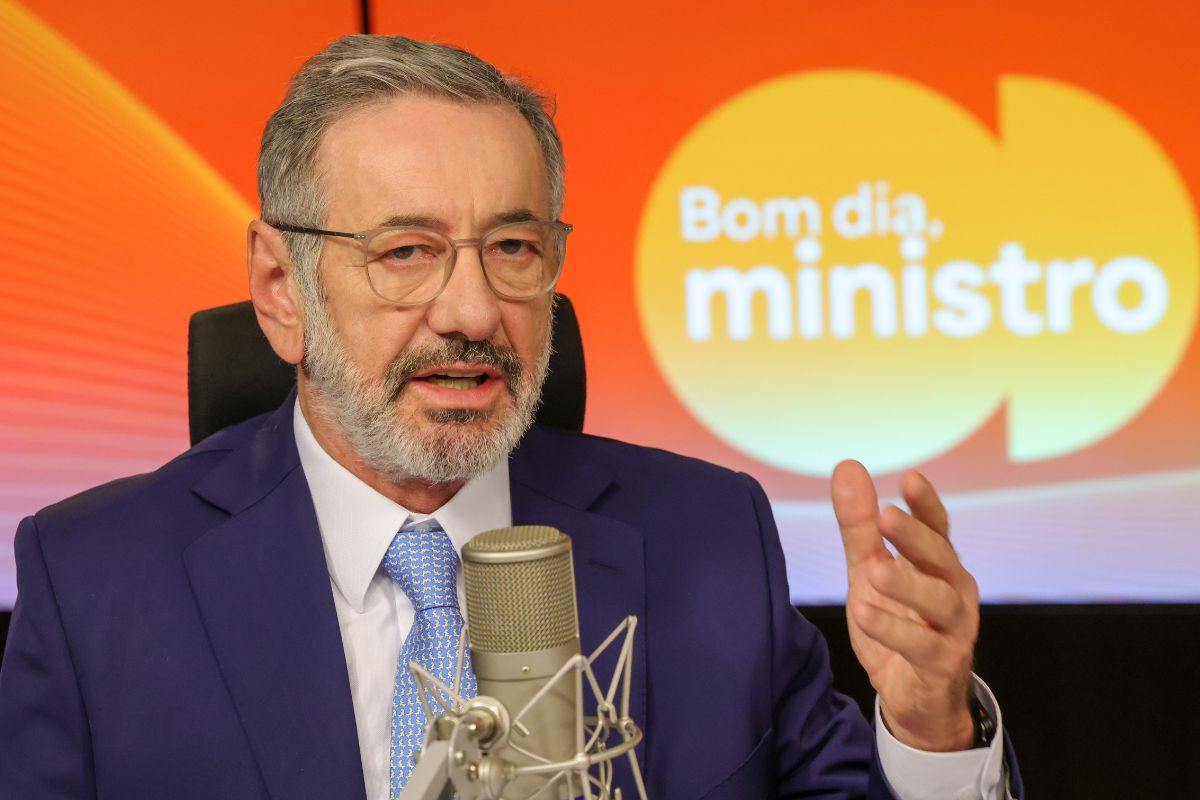 Ministro da Indústria nega maiores custos no setor com o fim da escala 6×1