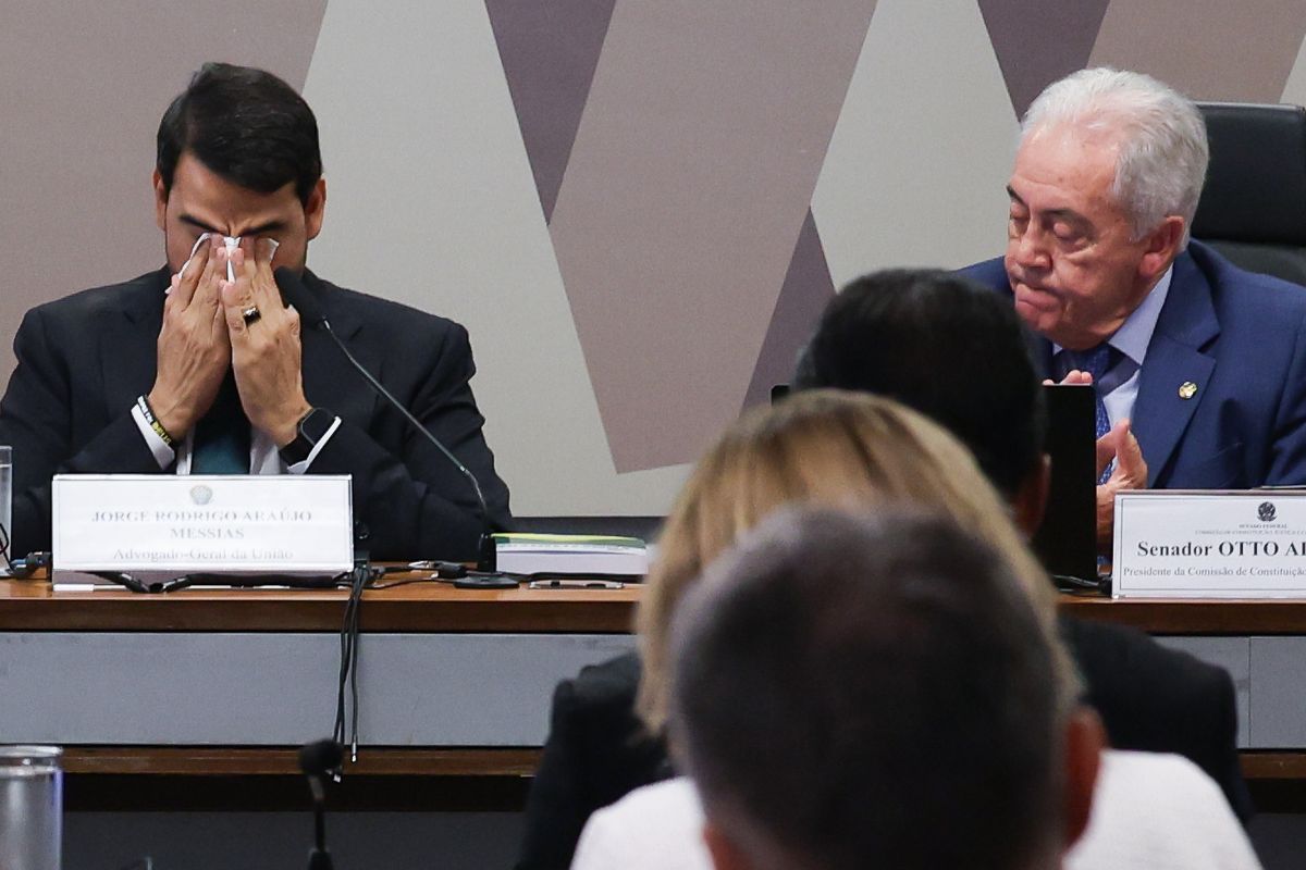Imagem de Jorge Messias chorando em carro após rejeição do Senado é falsa