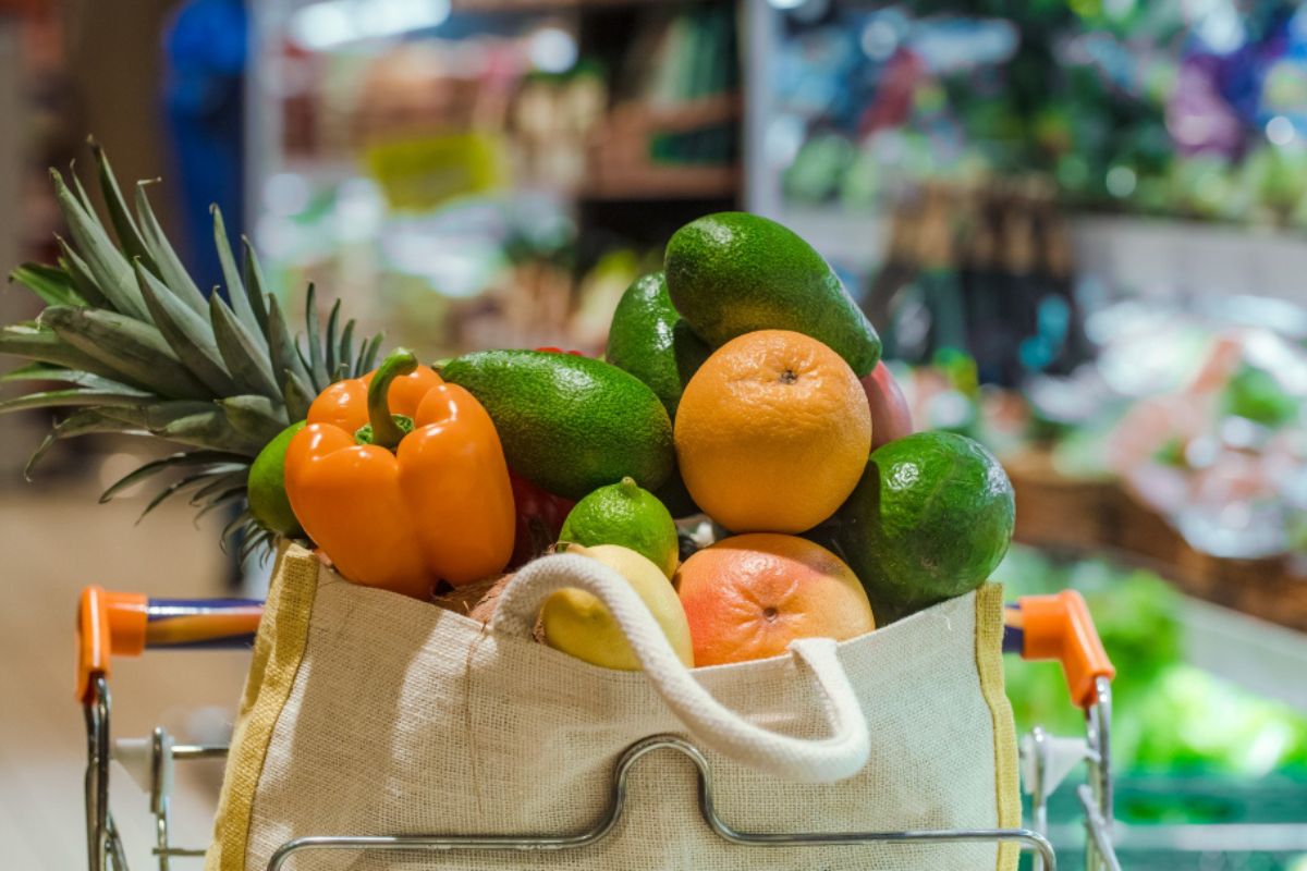 Estreito de Ormuz fecha barreira para a alimentação de mais de 100 milhões de pessoas