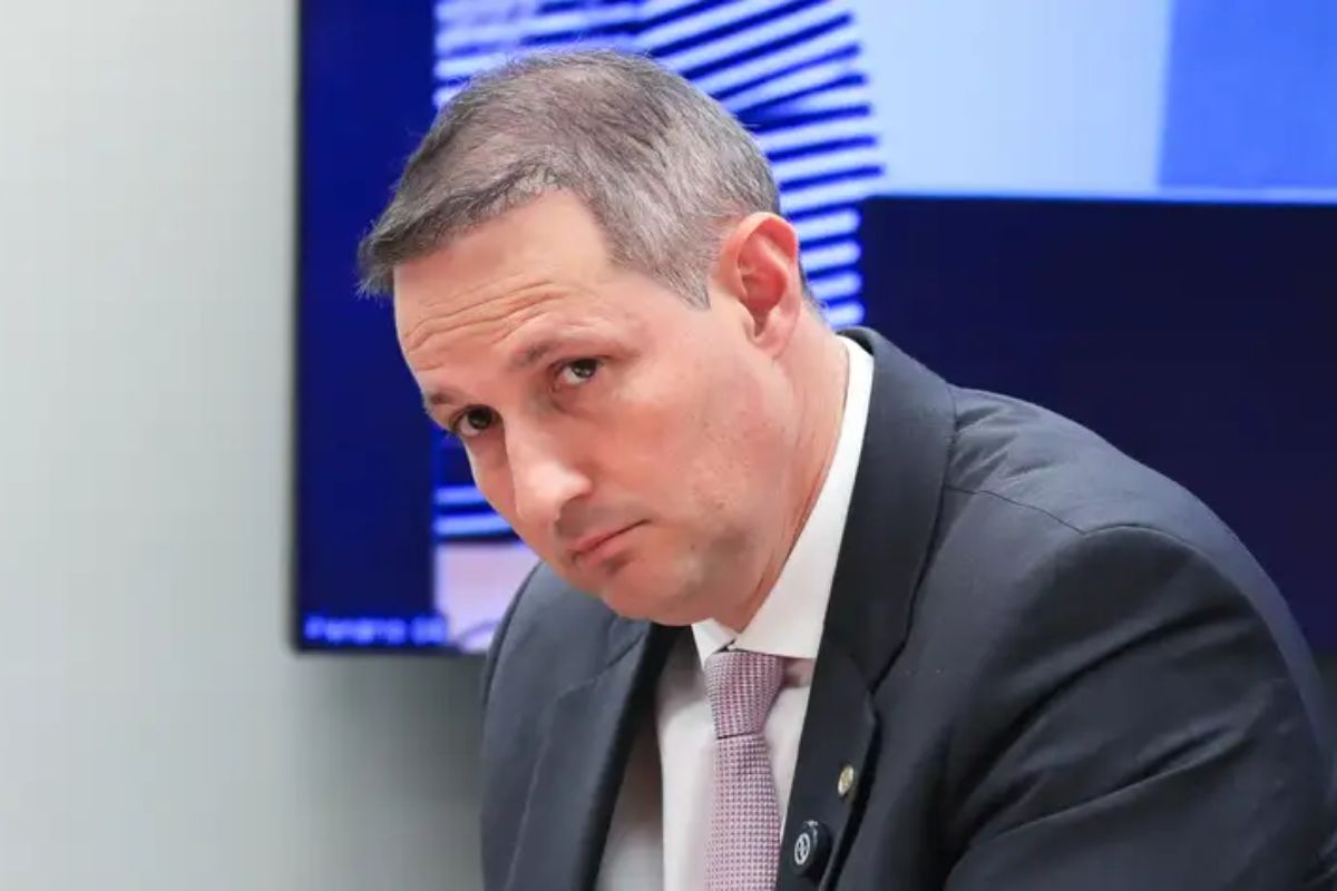 Guilherme Derrite é confirmado como pré-candidato ao Senado pelo clã Bolsonaro. Quem é o deputado?