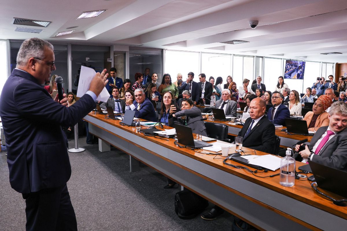Relatório final da CPMI do INSS: entenda os principais pontos e os nomes envolvidos