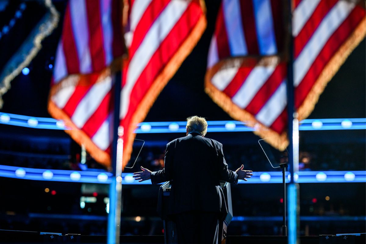 Trump formaliza saída dos Estados Unidos de 66 organizações internacionais e mira agendas globais