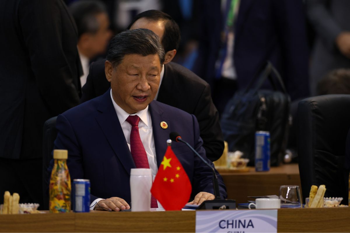 China reage a nova tarifa dos EUA após decisão da Suprema Corte e pressiona por mudança