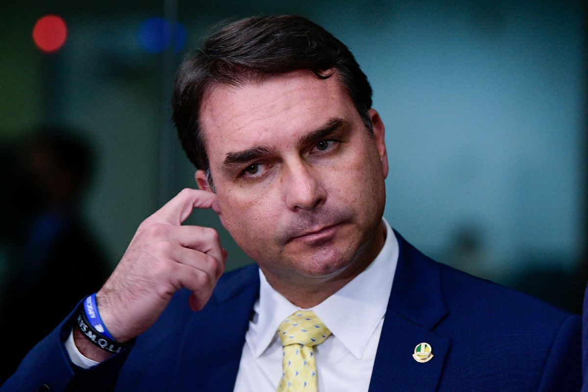 Flávio prefere o dinheiro às farras nababescas de Vorcaro