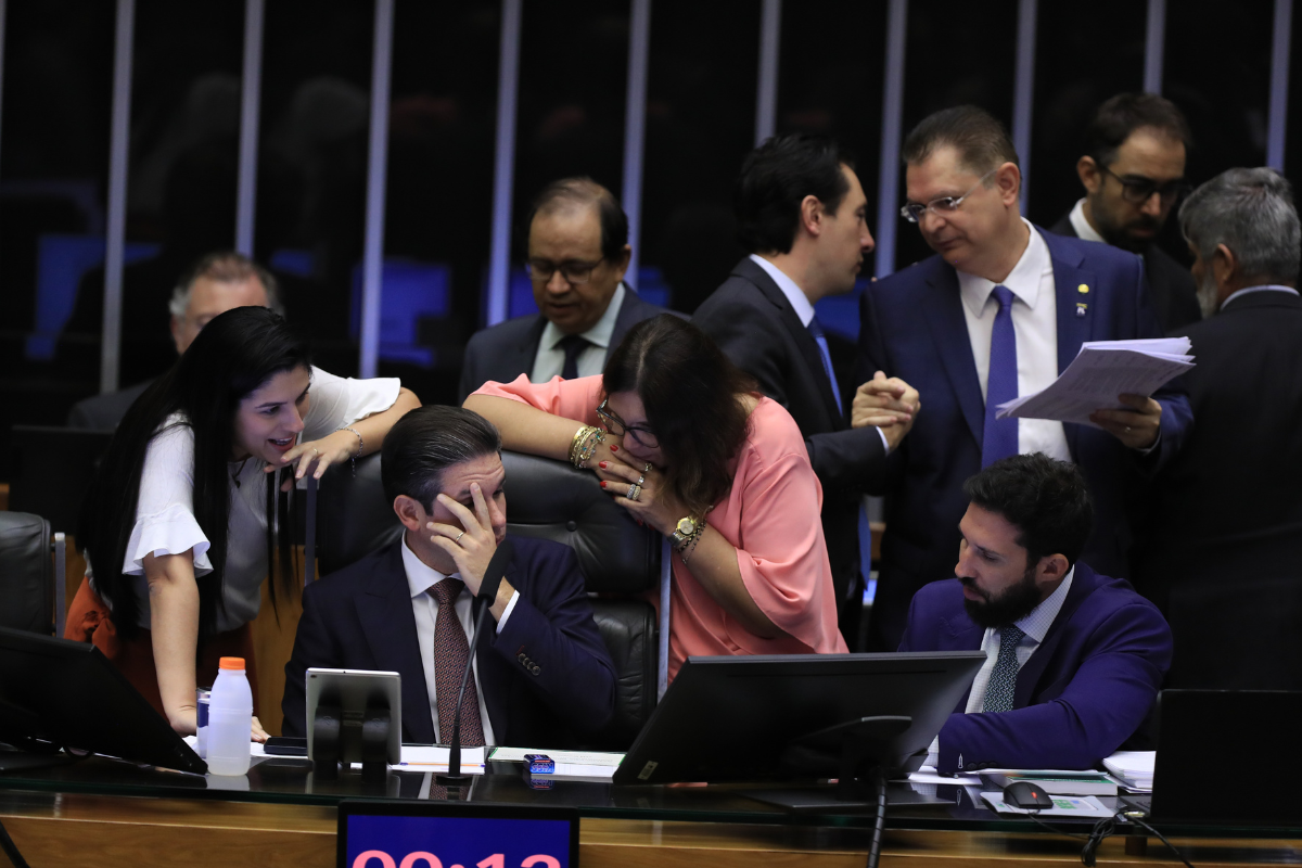 PEC da Blindagem reforça autodefesa do Congresso em meio à oscilação do STF