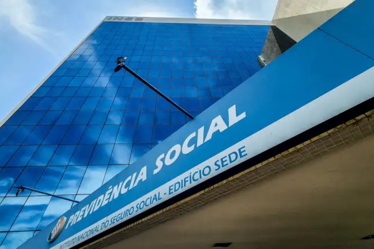 Beneficiários do INSS devem ficar de olho no documento de identidade para continuar recebendo