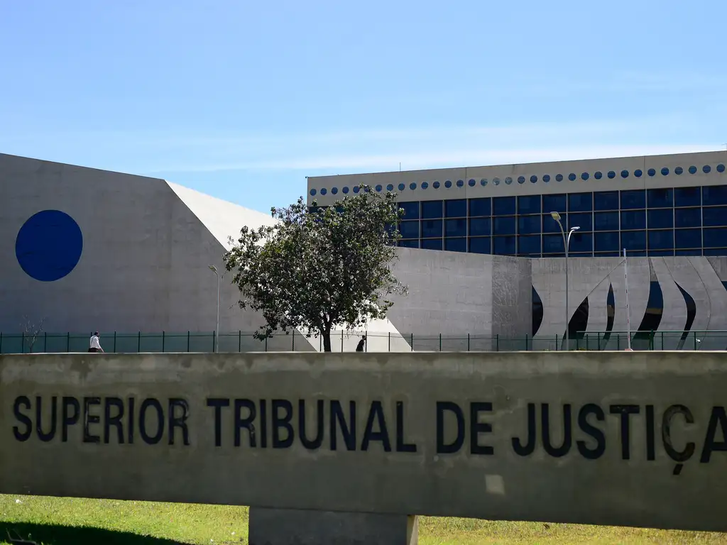 STJ: contribuição previdenciária patronal incide sobre terço de férias
