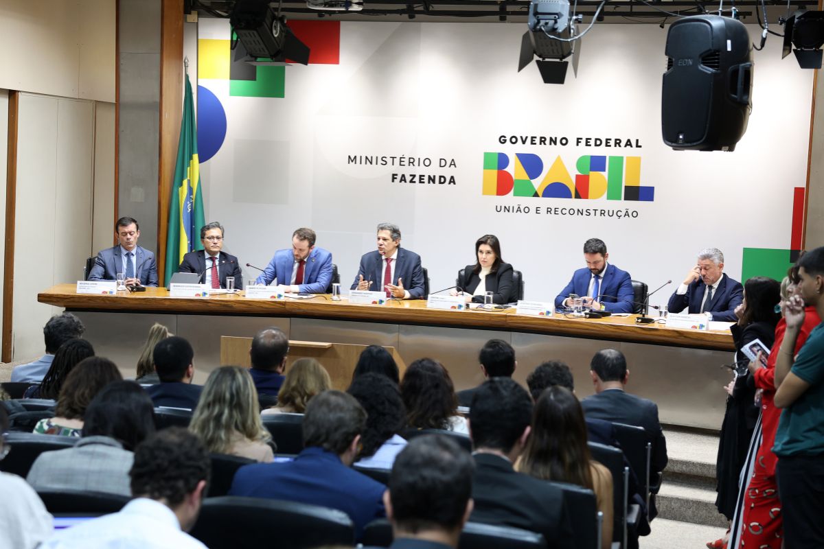 Parlamentares começam a analisar nesta terça-feira (09) o Orçamento de 2026, que soma quase R$ 10 bilhões