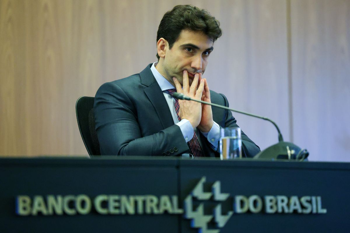 Morning Call: Copom avalia Selic em meio à guerra e pressão inflacionária