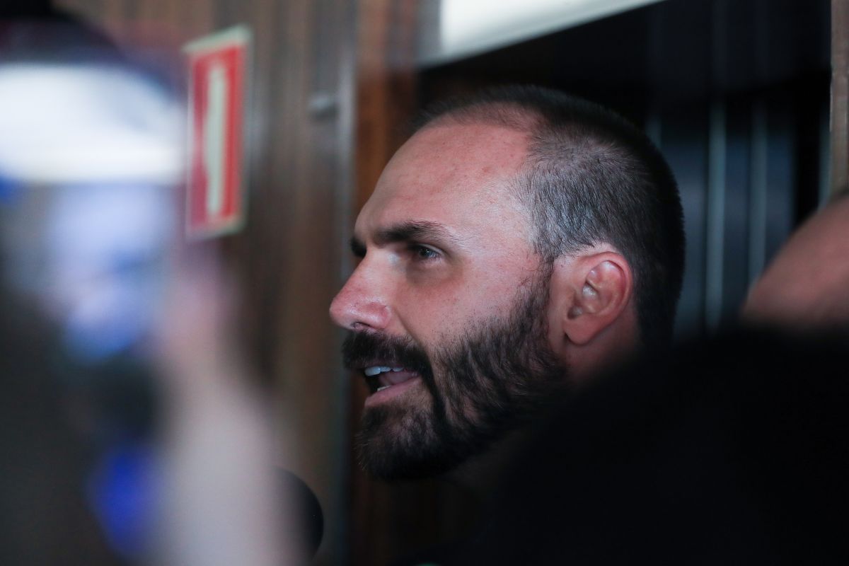 STF deve notificar Eduardo Bolsonaro sobre denúncia da PGR por carta rogatória; entenda