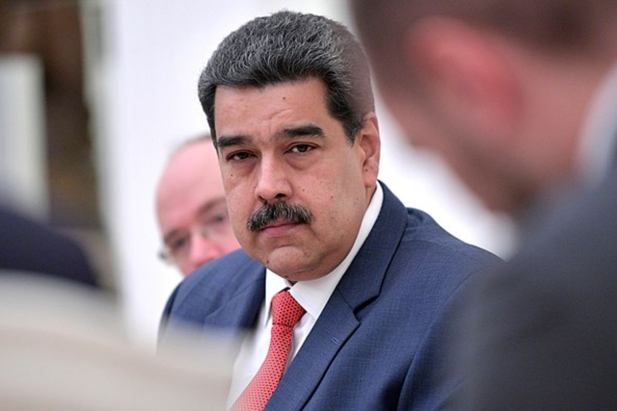 Maduro sinaliza diálogo com Washington em meio a tensão militar e interesses estratégicos