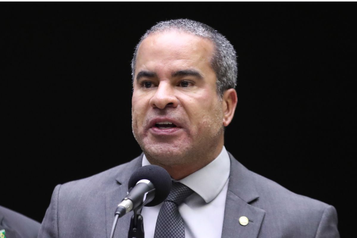 Fred Linhares destina quase R$ 1 milhão em emenda a ex-chefe de gabinete