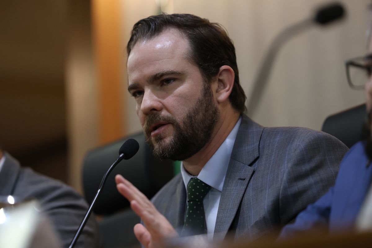 Durigan afirma que governo articula programa para conter endividamento brasileiro