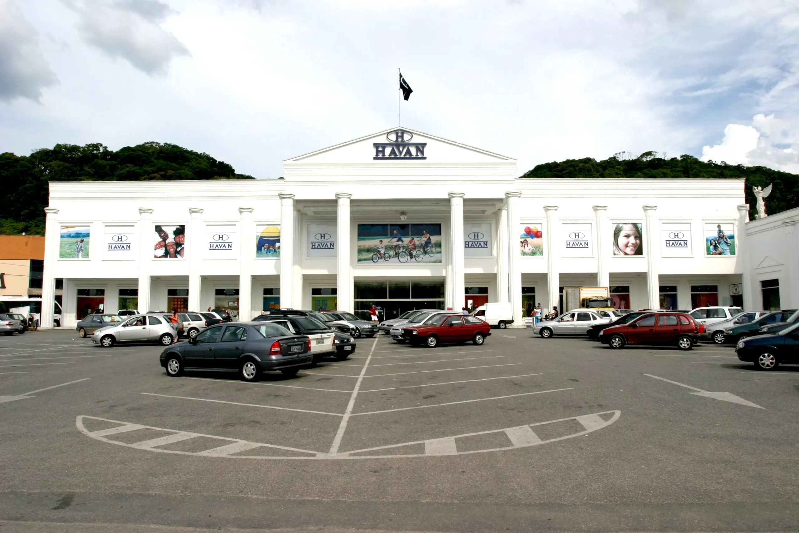 TST condena Havan por racismo recreativo