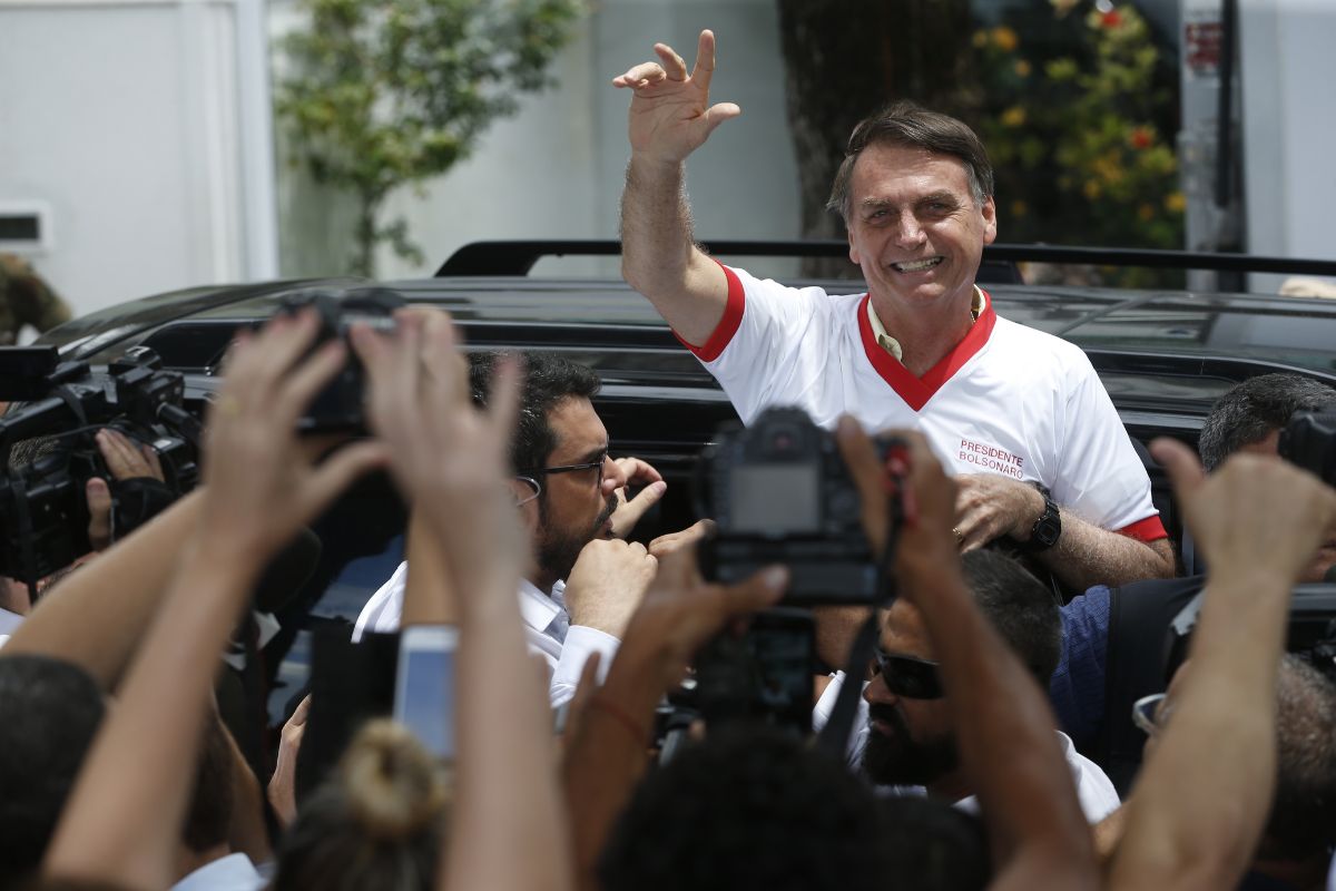 Flávio diz que devolverá dinheiro para tentar estancar a crise Dark Horse