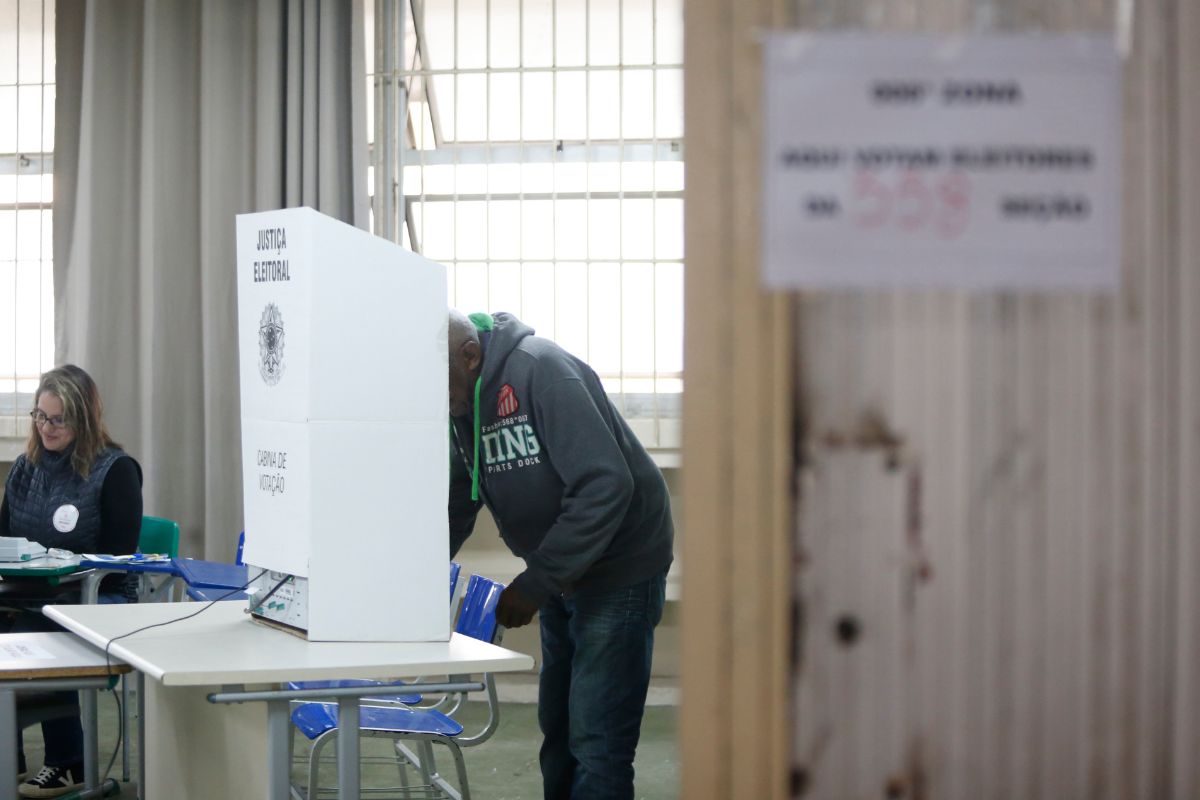 Mais de metade dos eleitores podem mudar o voto em 2026, diz pesquisa