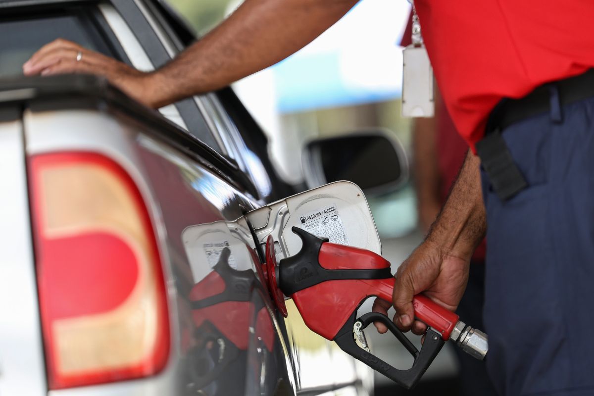 Conflito no Oriente Médio já pressiona combustíveis no Brasil e eleva alerta para economia global