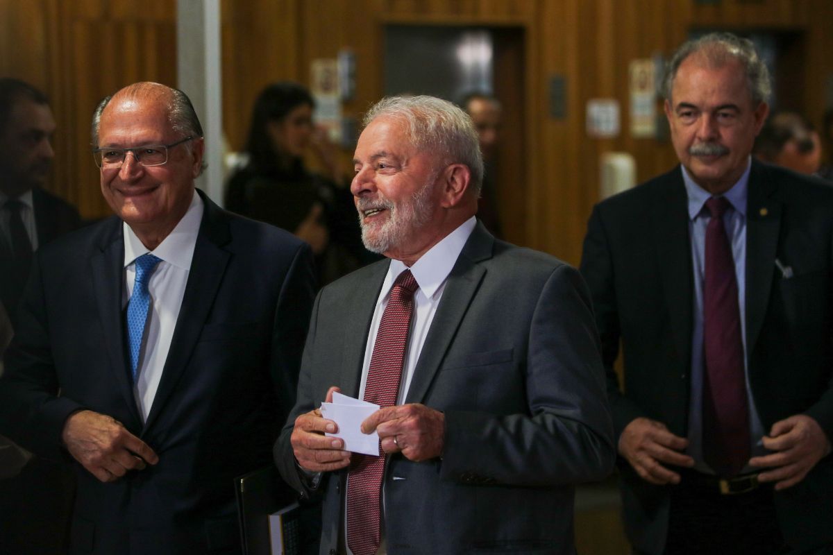 “Democracia não é privilégio de ninguém”, diz Lula sobre condenação de Bolsonaro