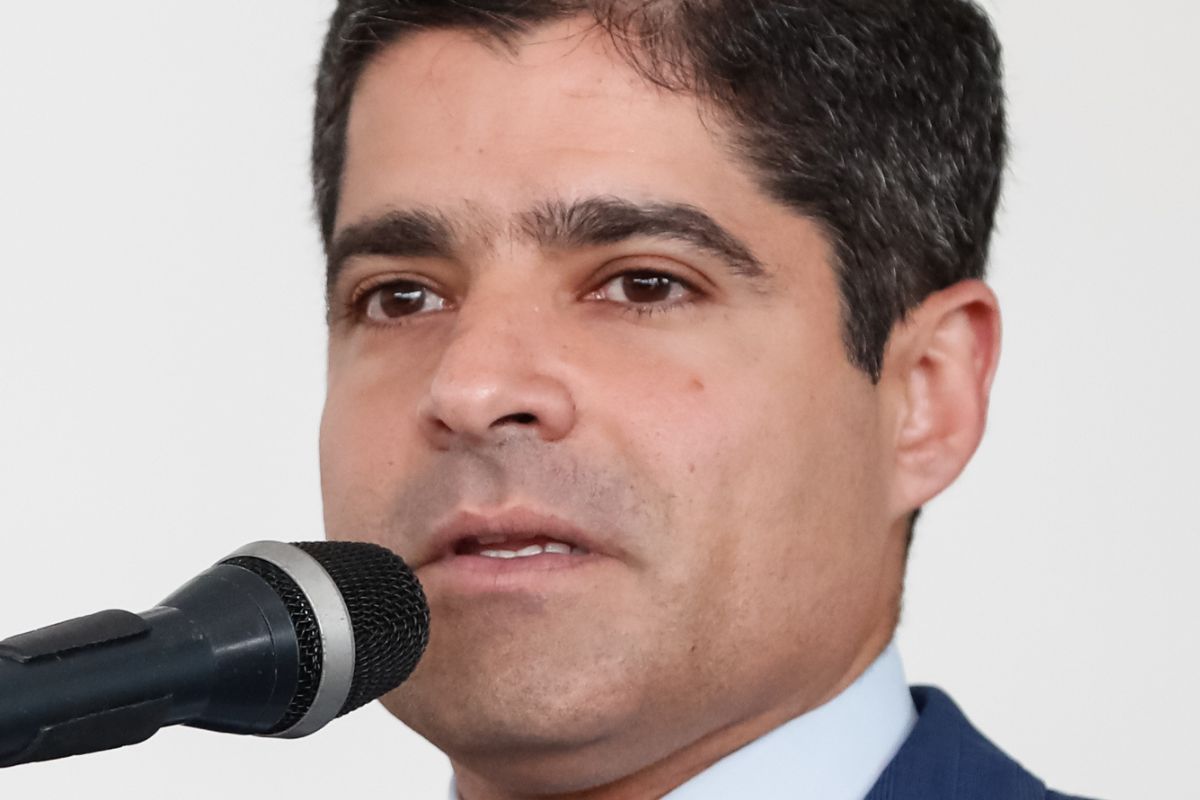 Saiba o que levou avião de ACM Neto a fazer pouso de emergência