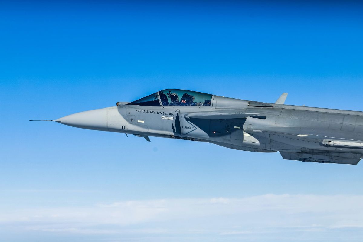 Defesa gastará R$ 2,1 bi com caças Gripen em 2026
