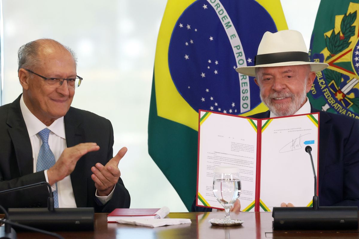 O que acontece após Lula assinar decreto do acordo entre Mercosul e União Europeia?