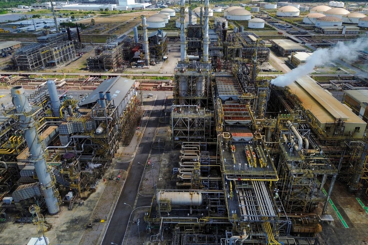 Tensões globais fazem China ampliar reservas de petróleo e reforçar matriz energética