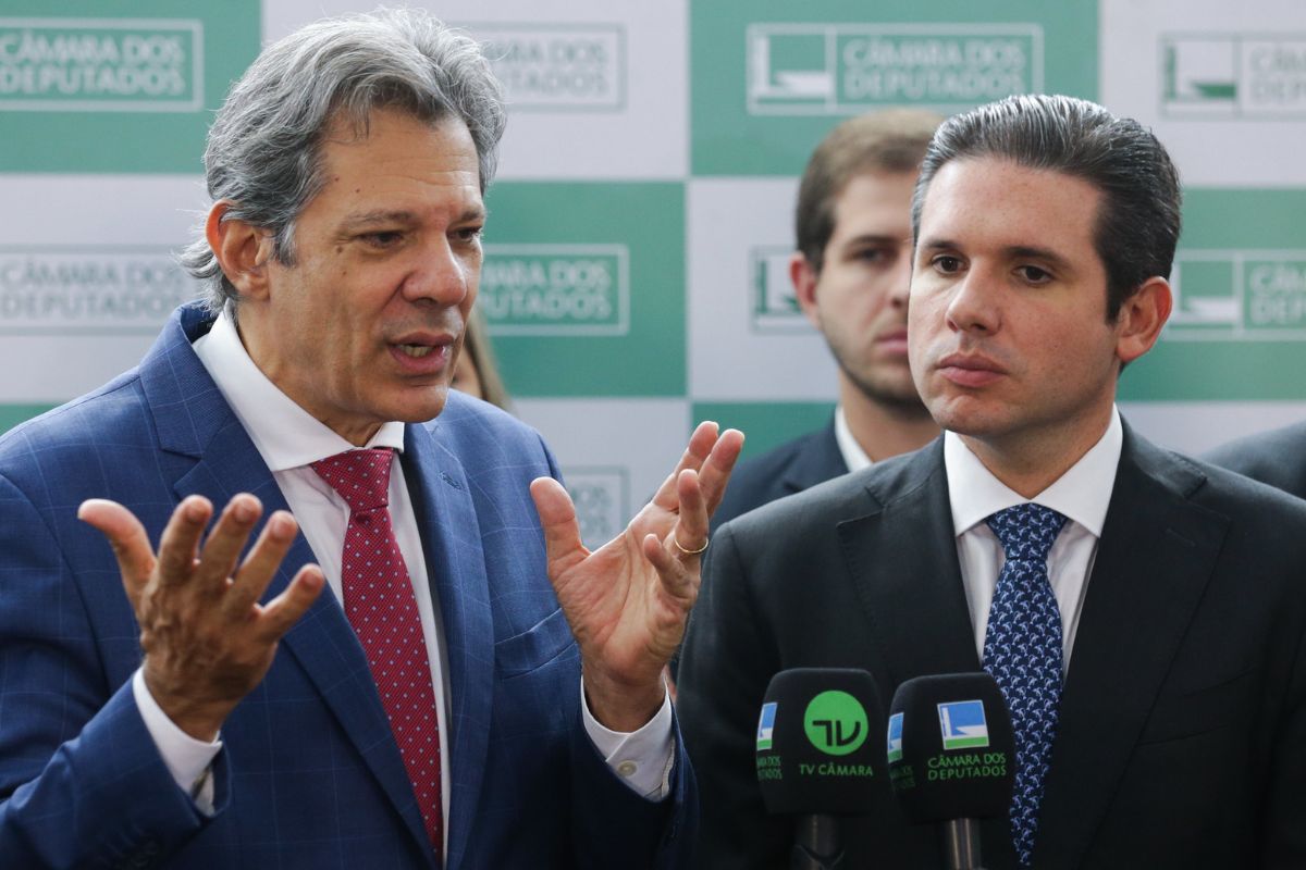 Devedores Contumazes: Hugo Motta deve colocar regras em votação nesta terça, diz Haddad