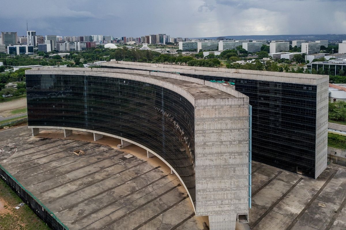 Testemunha morre próximo ao Tribunal Regional da Bahia