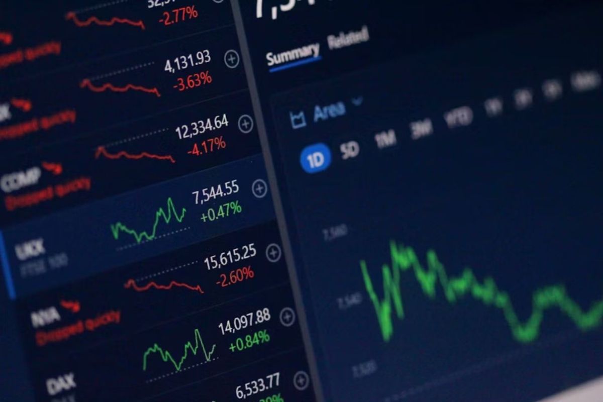 Bolsa cai diante de incertezas sobre juros no Brasil e no exterior