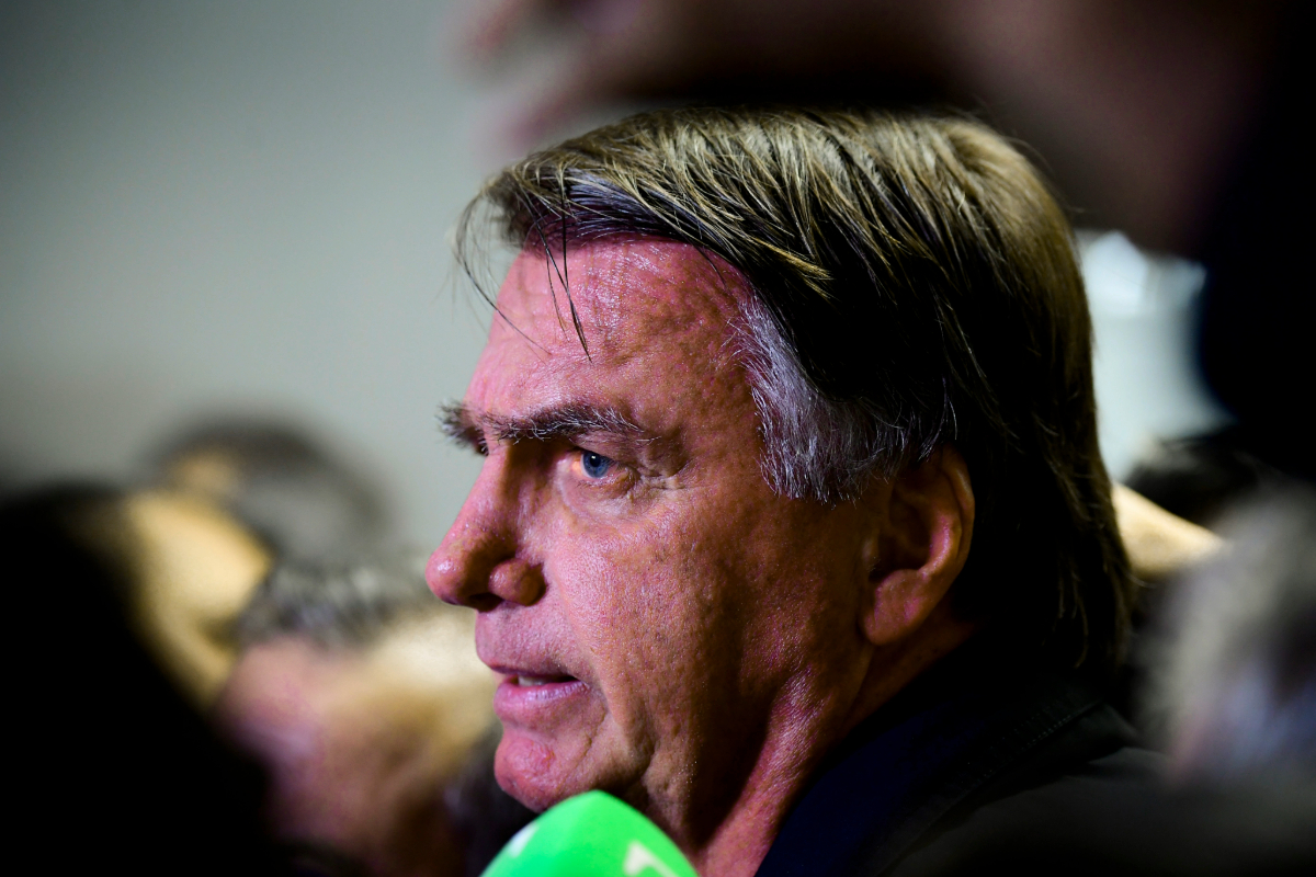 Pedido da defesa tenta manter Bolsonaro fora do regime fechado; entenda