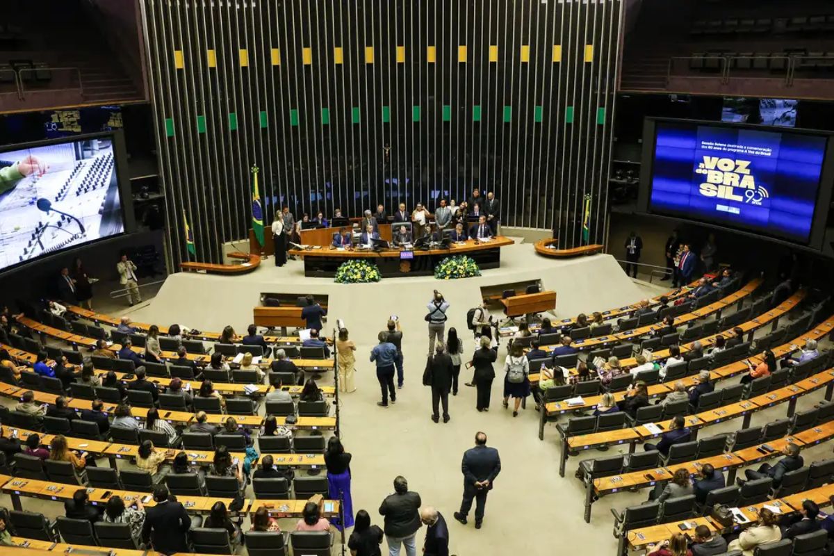 6×1 avança com apoio do centro e governo já de olho no Senado