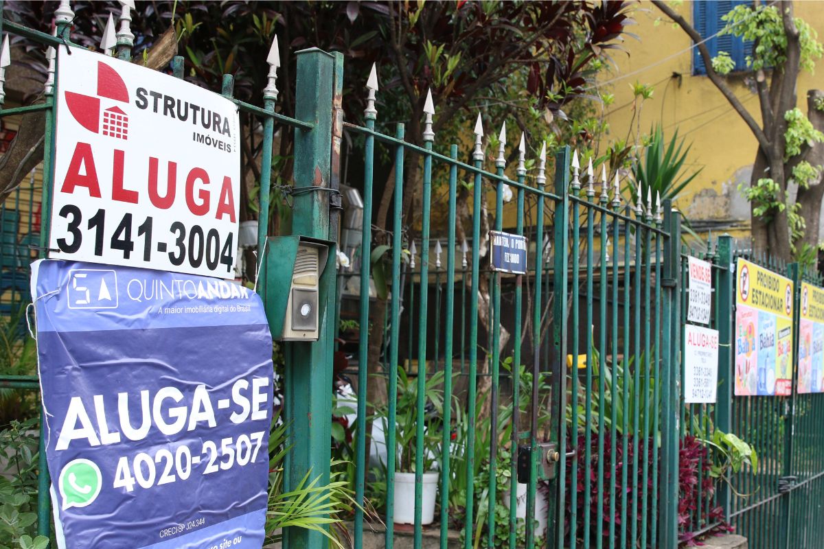 Comissão da Câmara aprova que aluguel seja descontado diretamente do salário do trabalhador