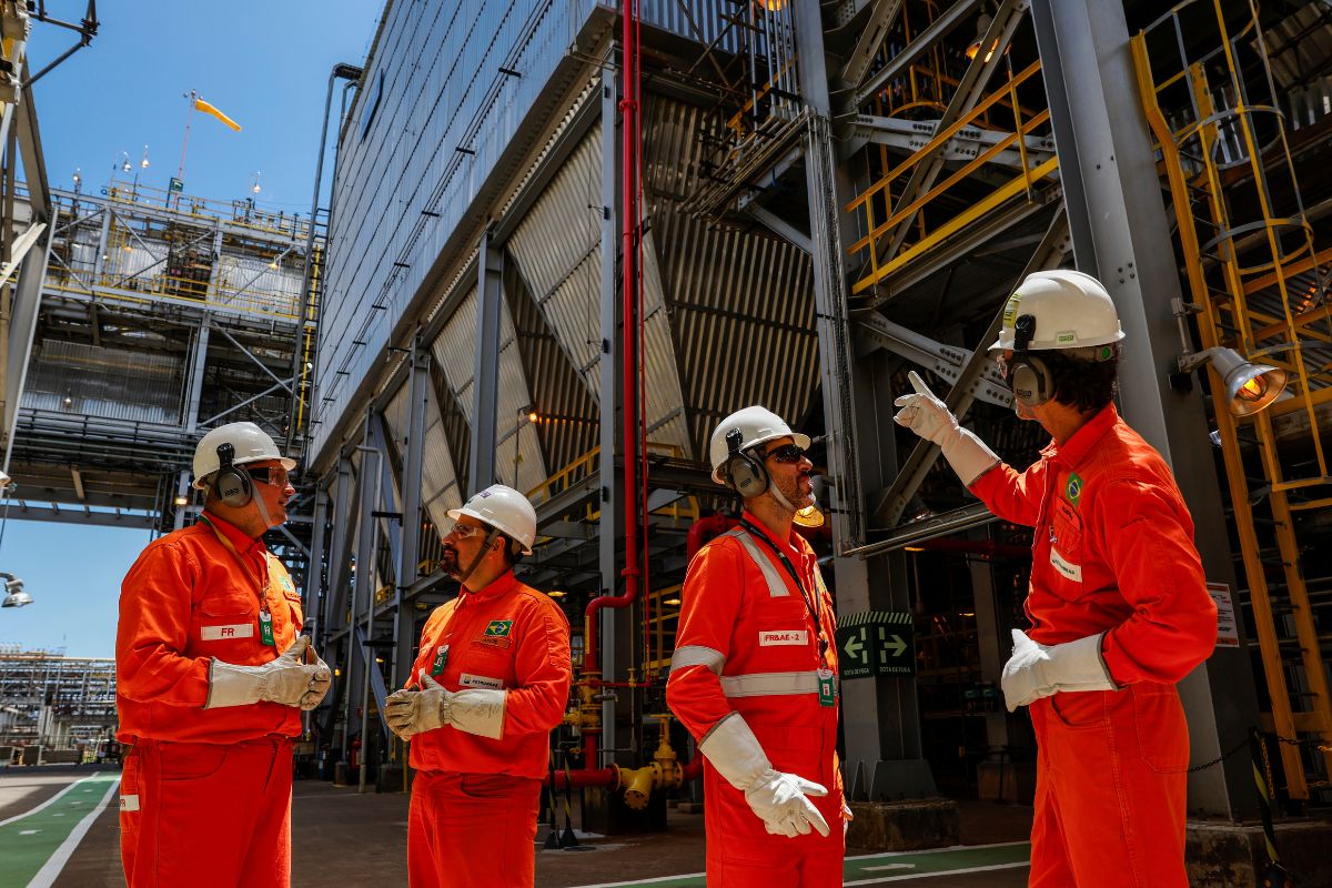 Petrobras discute com sindicatos os rumos da greve nacional dos petroleiros