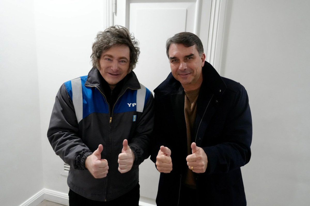 Flávio busca apoio na Argentina após ser usado por Trump