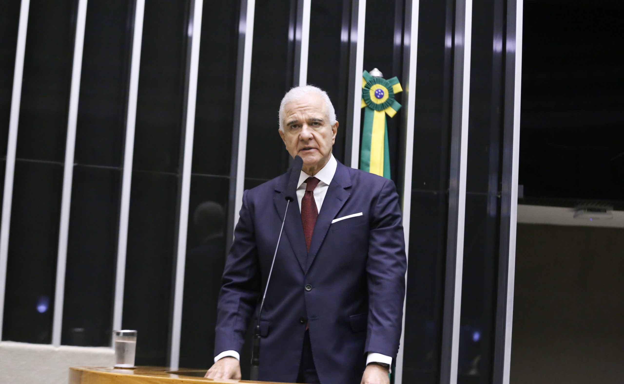 ‘Sem período de transição, fim da escala 6×1 prejudicará a economia’, diz deputado Julio Lopes