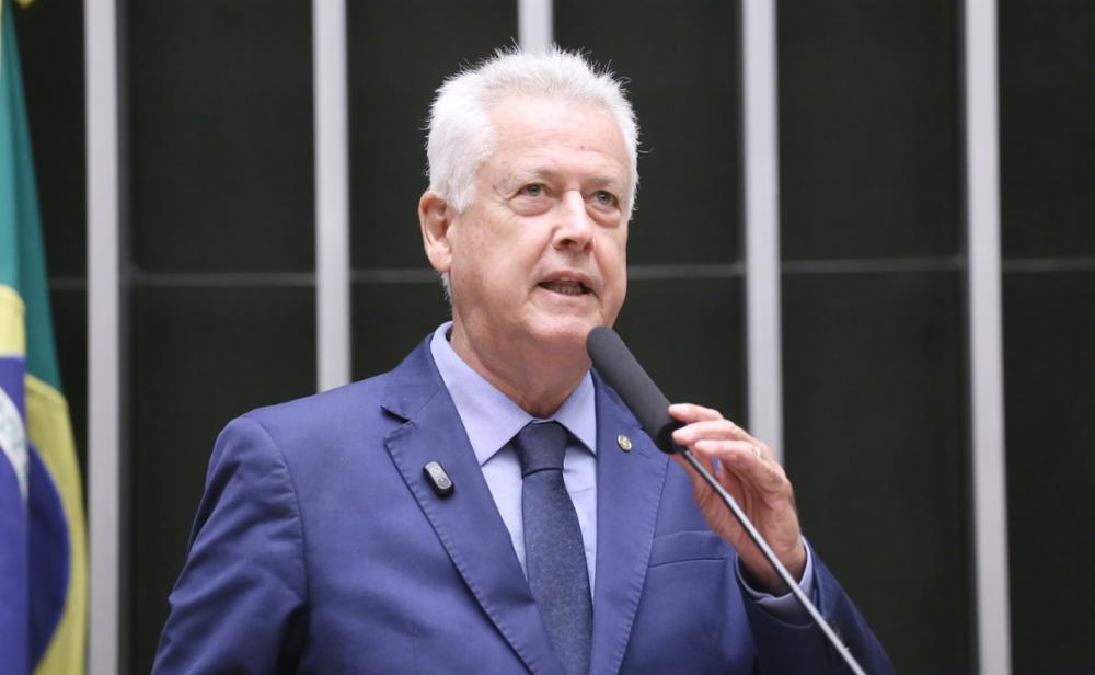 Rollemberg leva à Câmara pedido de CPI do Banco Master