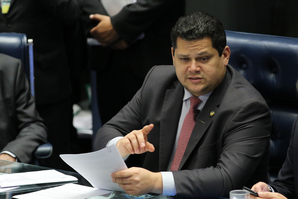 PEC 6×1 permanece sem despacho no Senado e sem previsão de tramitação