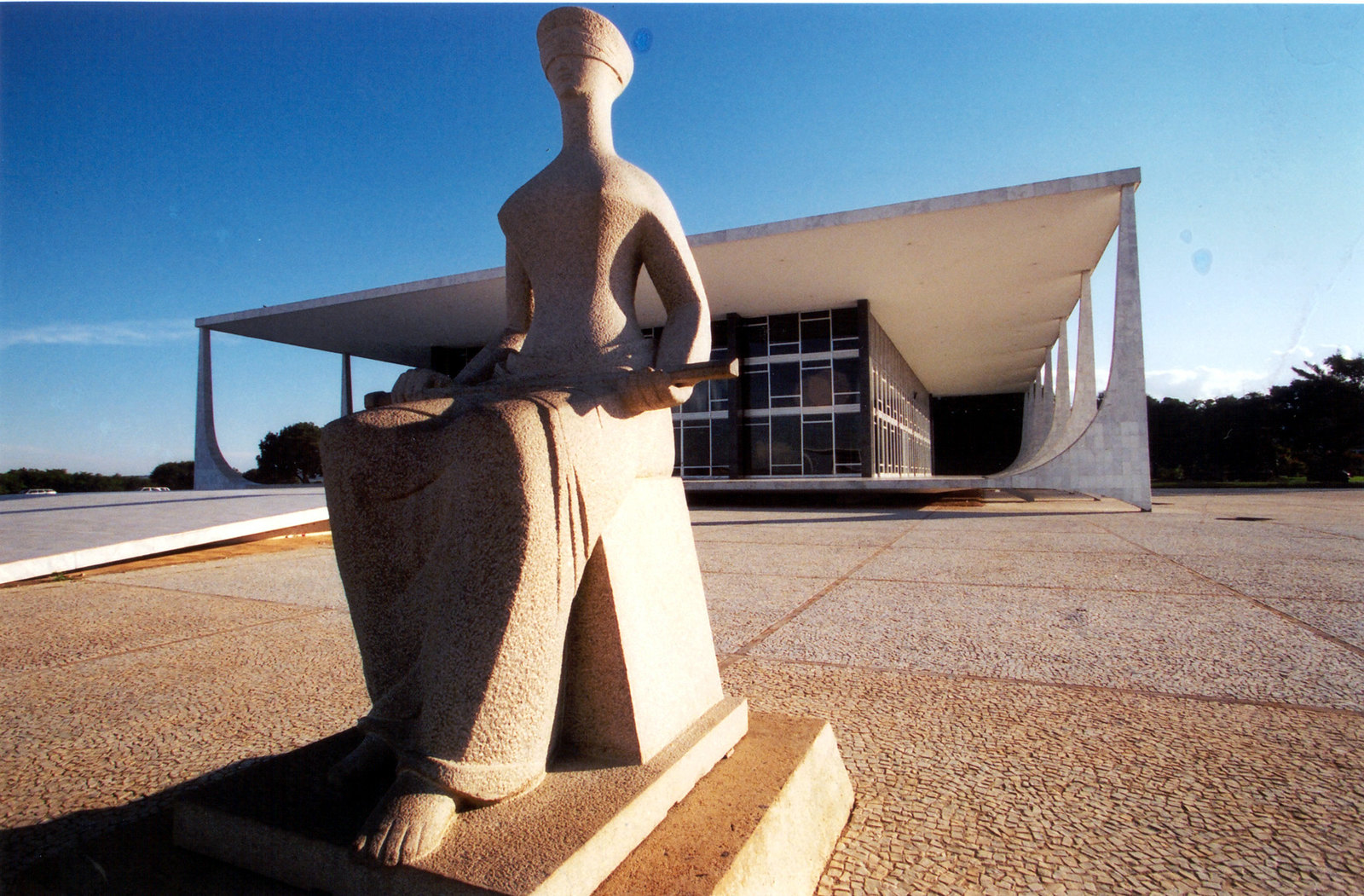Superendividamento: STF determina revisão periódica de valor do mínimo existencial