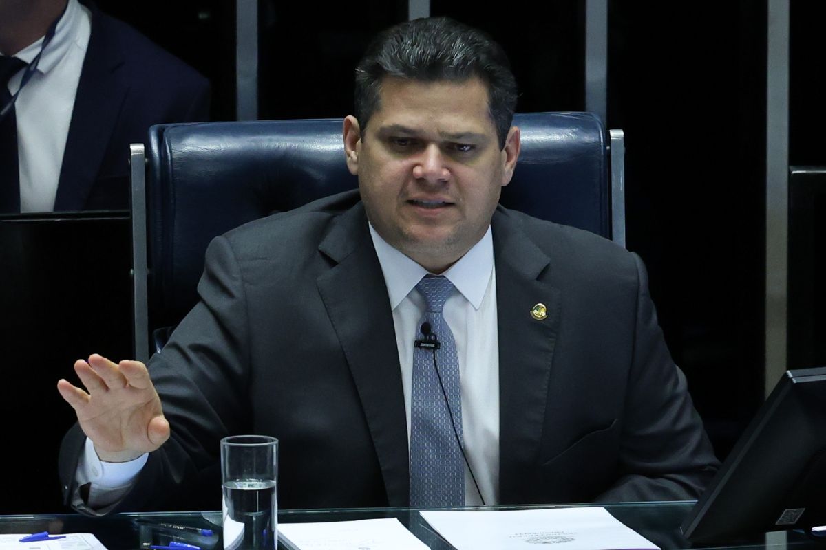 Congresso reúne assinaturas para investigar o Banco Master e pressão recai sobre Davi Alcolumbre