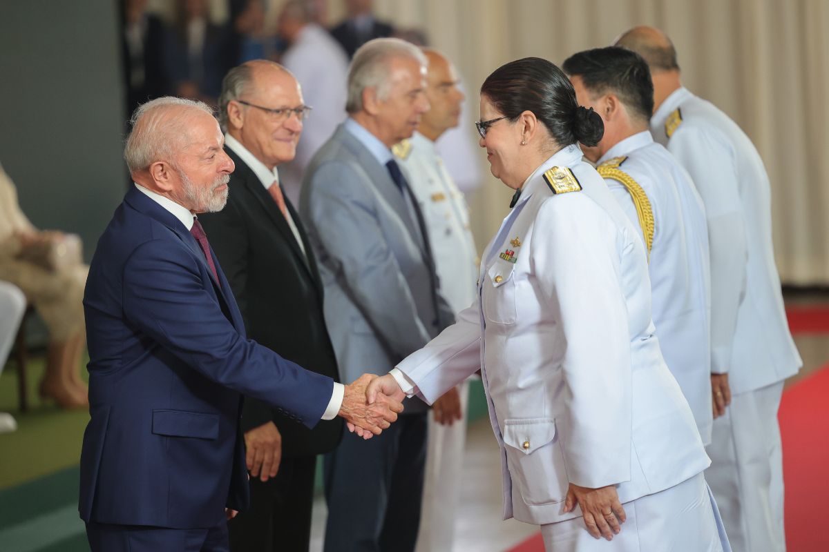 Lula se reúne e almoça com cúpula das Forças Armadas