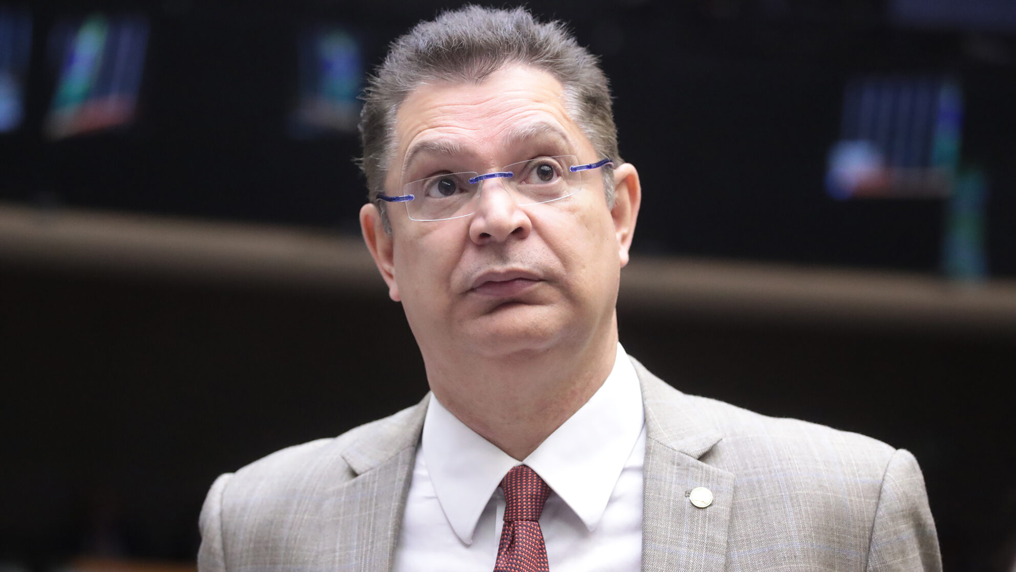Operação da PF mira deputados Sóstenes e Jordy
