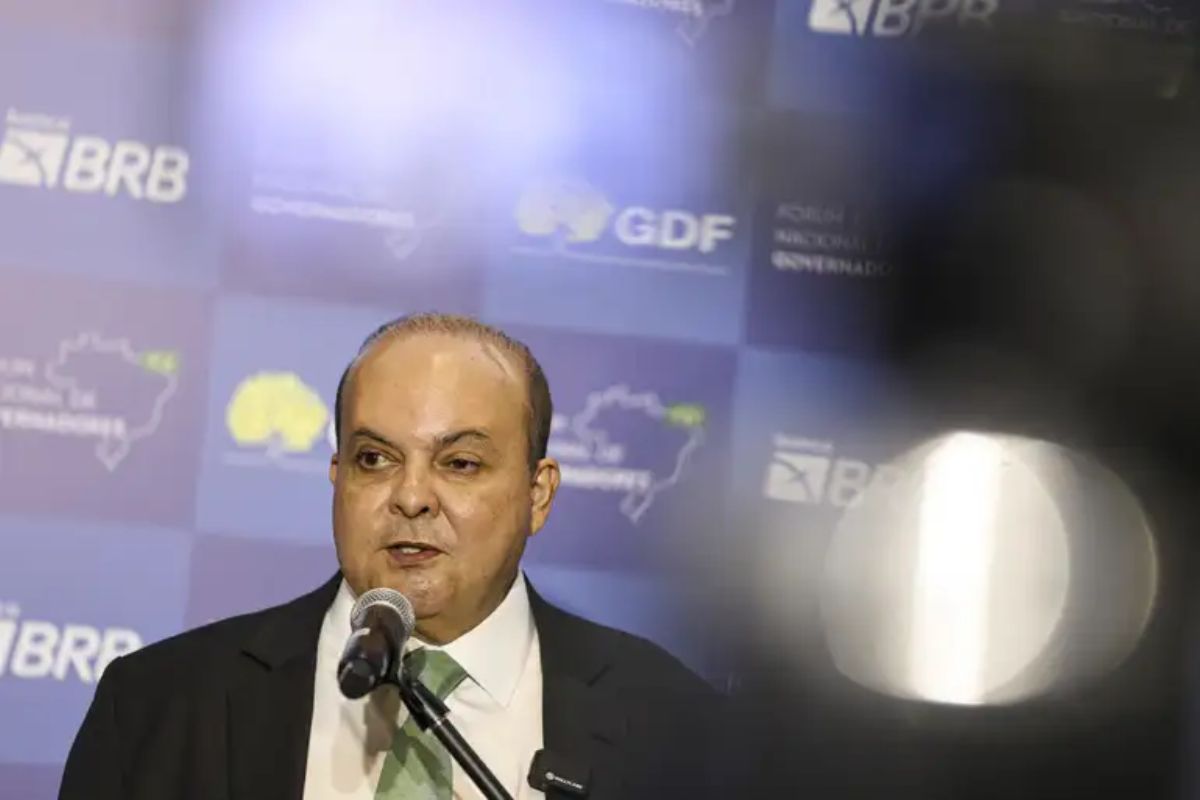 Deputado da oposição pede abertura de investigação e congelamento de bens de Ibaneis à PGR