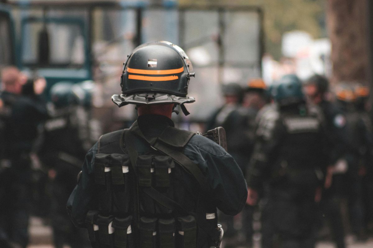 Especialista explica o que muda após EUA classificarem PCC e CV como terroristas