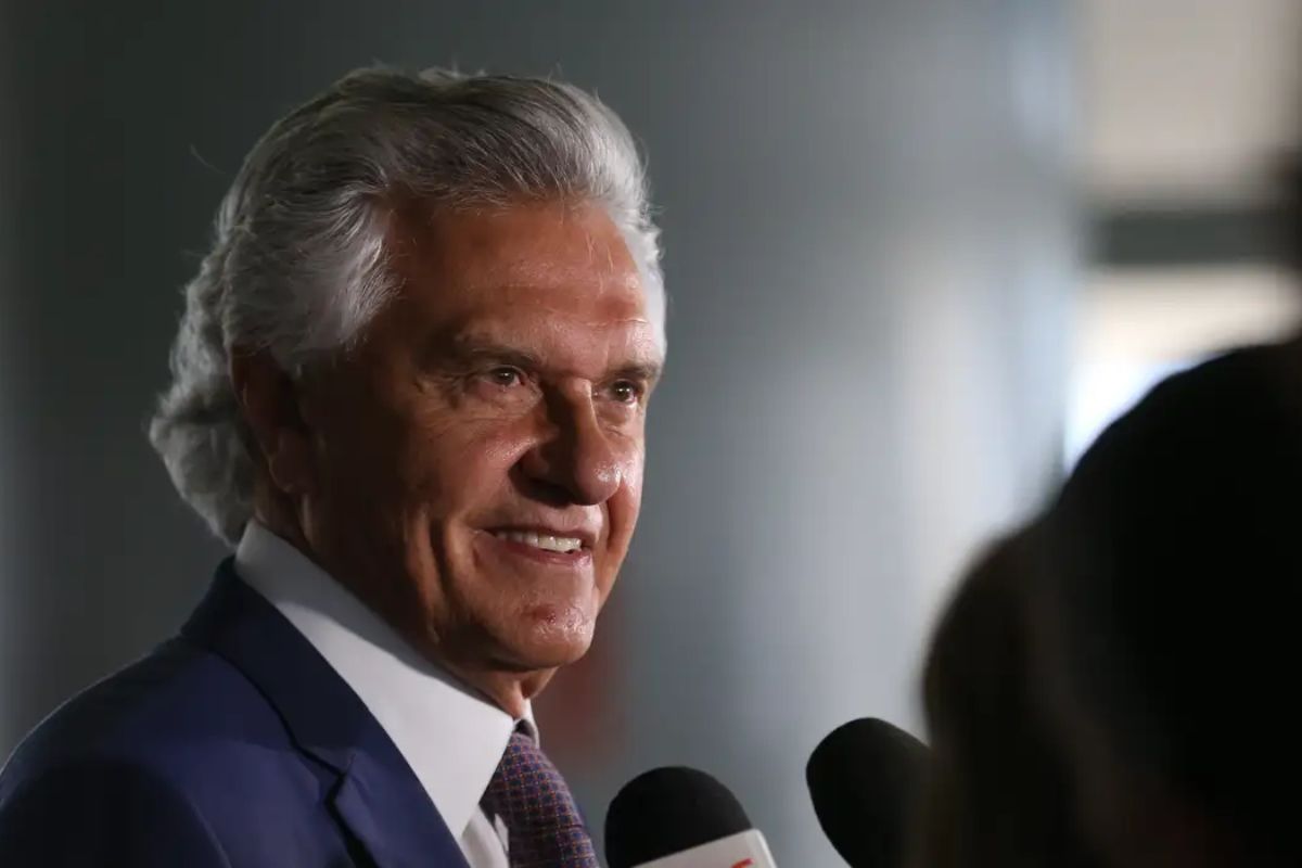 Pesquisa mostra Caiado entre Lula e Flávio