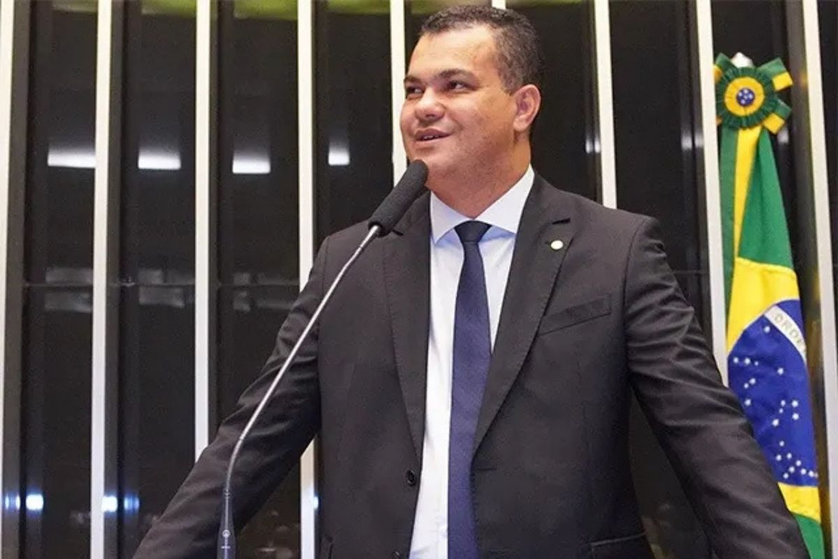 PF identifica menção a deputado baiano em anotação no escritório da Refit