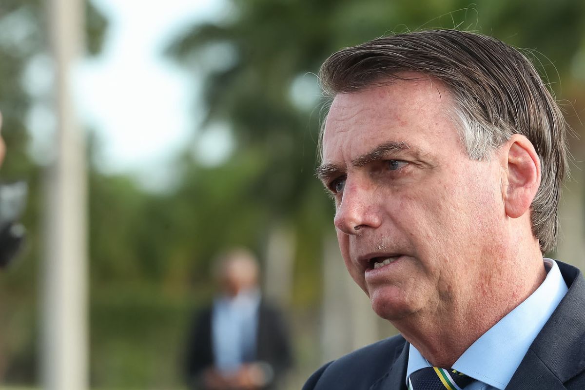 Defesa de Bolsonaro pede prisão domiciliar para cirurgia de emergência