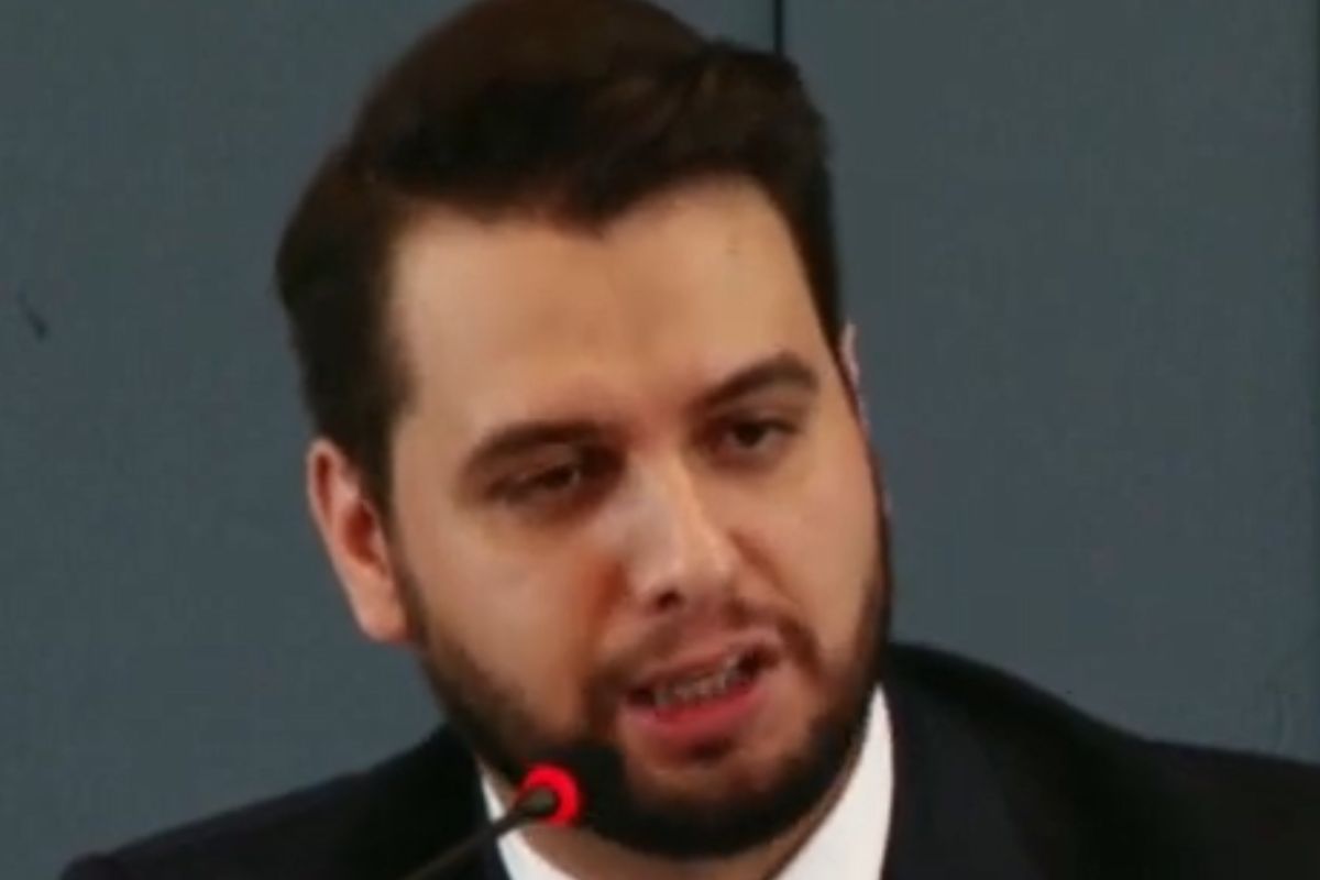 Ex-assessor de Jair Bolsonaro é preso após descumprir medida cautelar